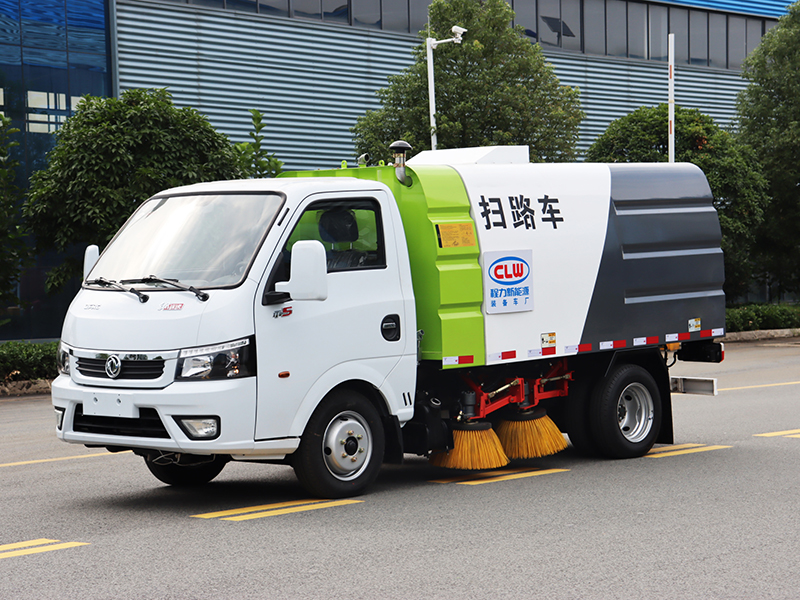 途逸扫路车