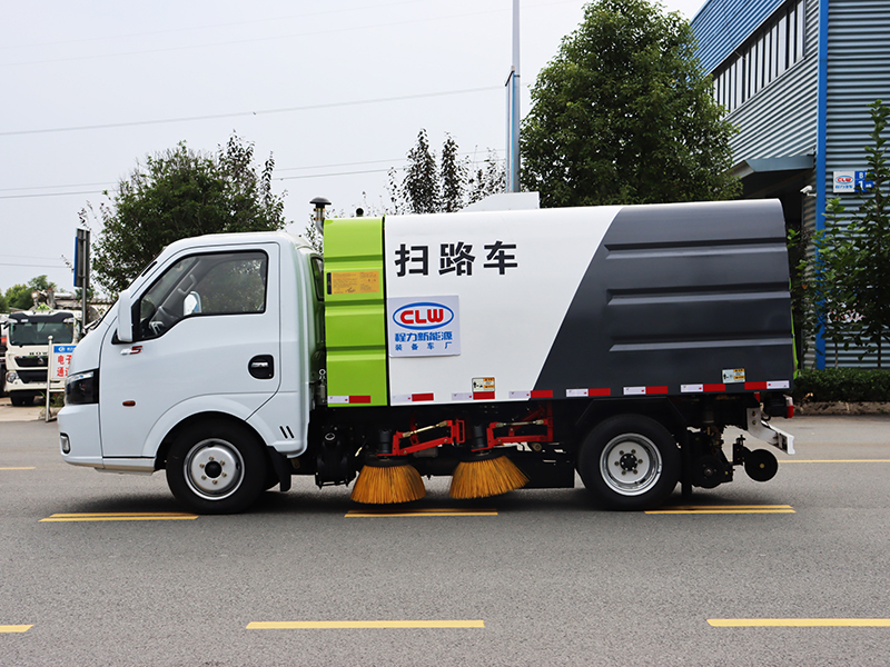 途逸扫路车