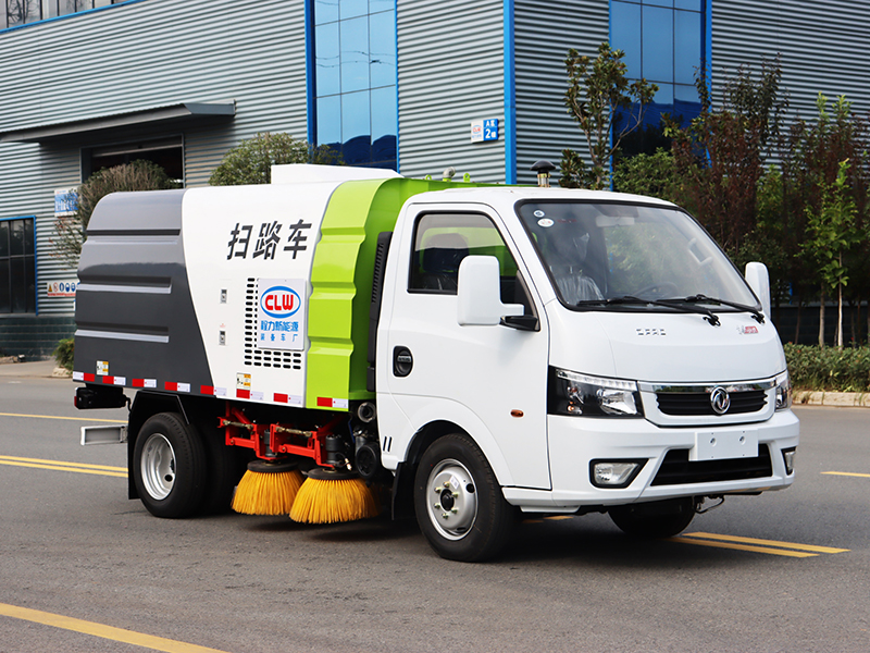 途逸扫路车