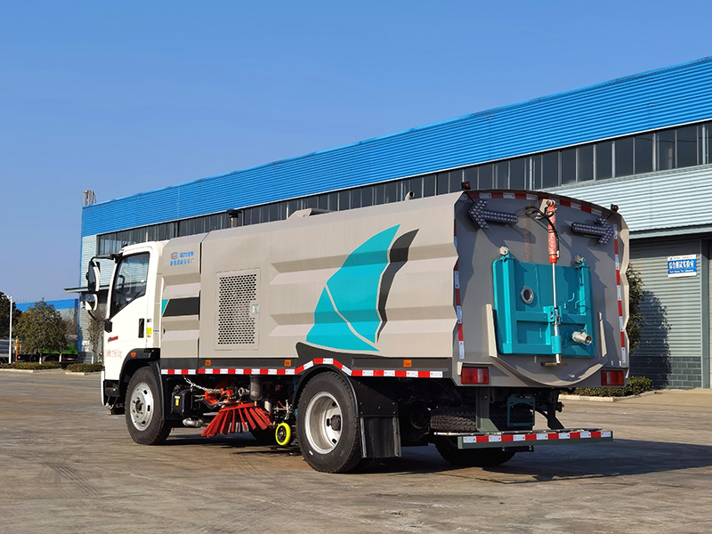重汽3800轴距洗扫车